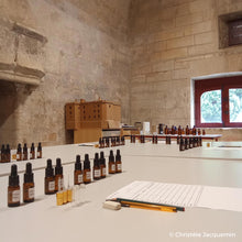 Charger l'image dans la galerie, RÉSERVATIONS · Ateliers parfum à Valliguières