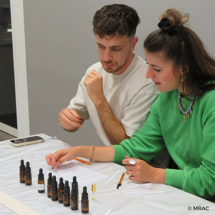 Les murs peints de Sylvie Fleury inspire un atelier parfum